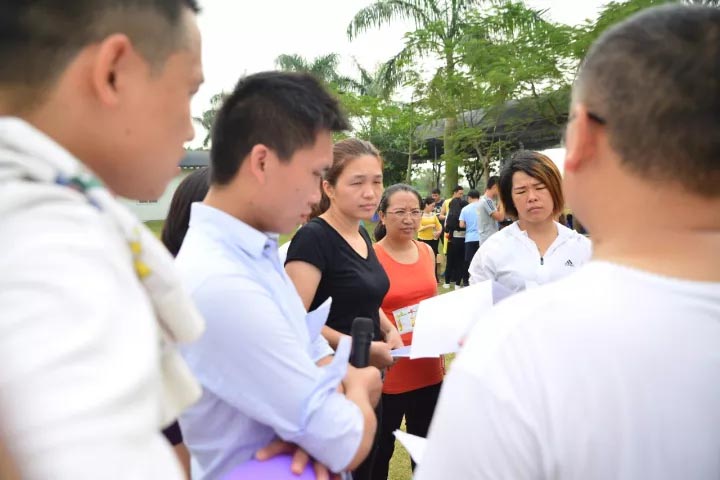 口哨發(fā)令、旗幟落下，比賽的完美呈現(xiàn)，離不開裁判員的辛苦付出，低調(diào)是他們的代名詞