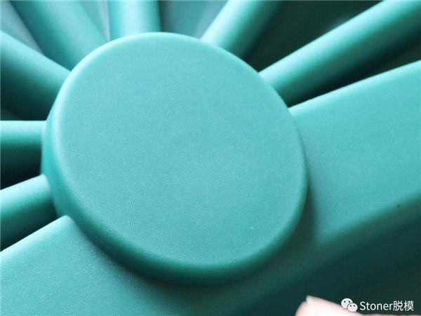 使用Stoner TraSys RotoFlow改善了產(chǎn)品質(zhì)量，提供了沒(méi)有針孔的光滑表面！